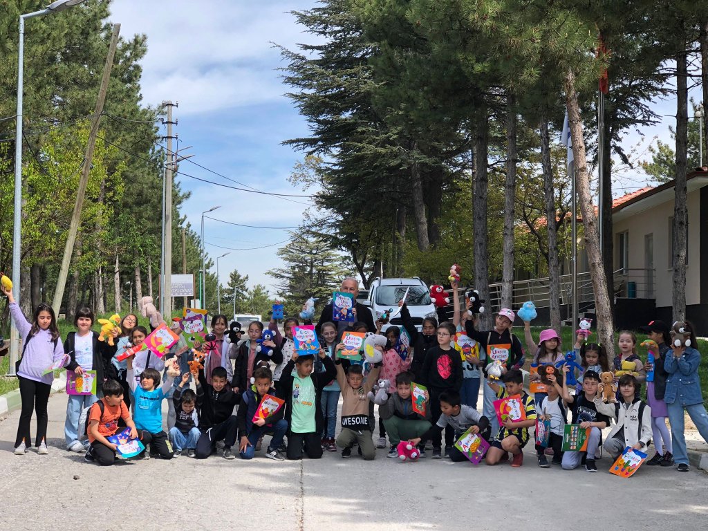 Öğrenciler, hayvan dostlarıyla buluştu