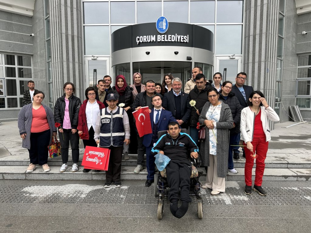 Özel öğrencilerden Başkan Aşgın’a sürpriz