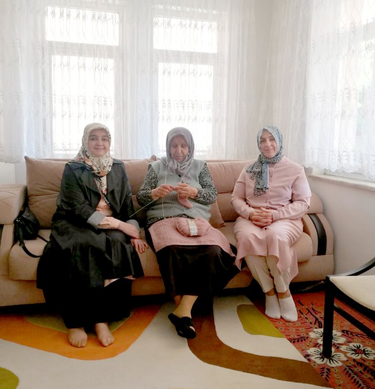 Bayram öncesi güngörmüşler ziyaret ediliyor