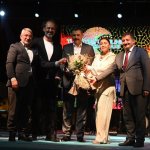 Yücel Arzen’den muhteşem performans