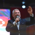 Yücel Arzen’den muhteşem performans