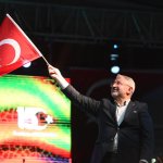 Yücel Arzen’den muhteşem performans