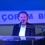 Yücel Arzen’den muhteşem performans