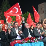 Yücel Arzen’den muhteşem performans