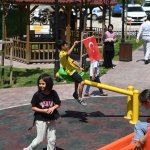 Başkan Aşgın, Parkın Açılış Kurdelesini Çocuklarla Kesti