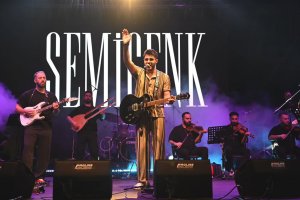 Semicenk Konseri’nde Meydan Doldu Taştı