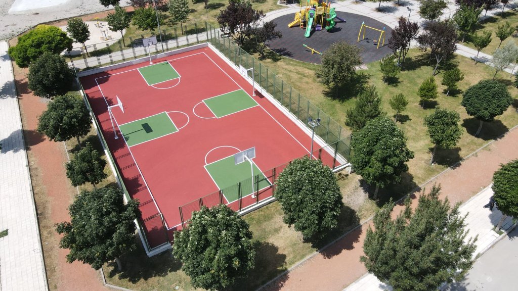 Semt sahaları yenileniyor