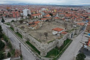 Belediye, 1100 yıllık Tarihi Kale’yi restore ediyor