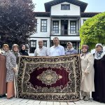 İlmek ilmek işlenen halılar müşterisiyle buluşuyor