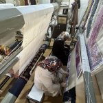 İlmek ilmek işlenen halılar müşterisiyle buluşuyor