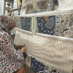 İlmek ilmek işlenen halılar müşterisiyle buluşuyor