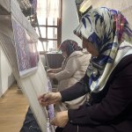 İlmek ilmek işlenen halılar müşterisiyle buluşuyor