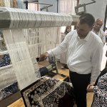 İlmek ilmek işlenen halılar müşterisiyle buluşuyor