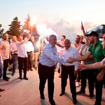 Başkan Aşgın’a işçilerden yoğun sevgi gösterisi