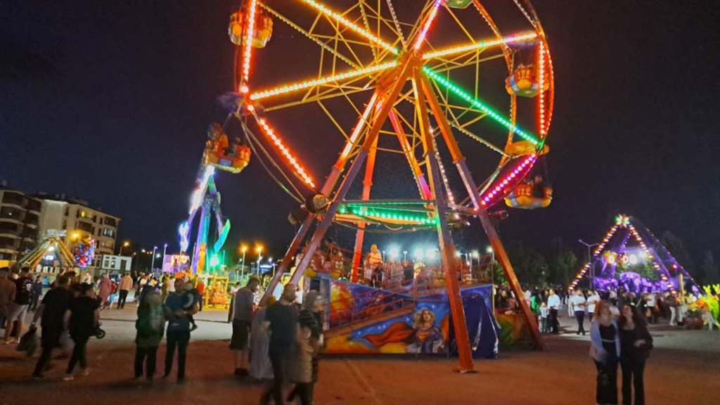 Çocuklar gönüllerince eğlensin diye