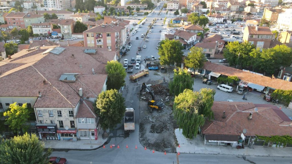 Prof.Dr. Arif Ersoy Caddesi üzerindeki son engel de kalktı