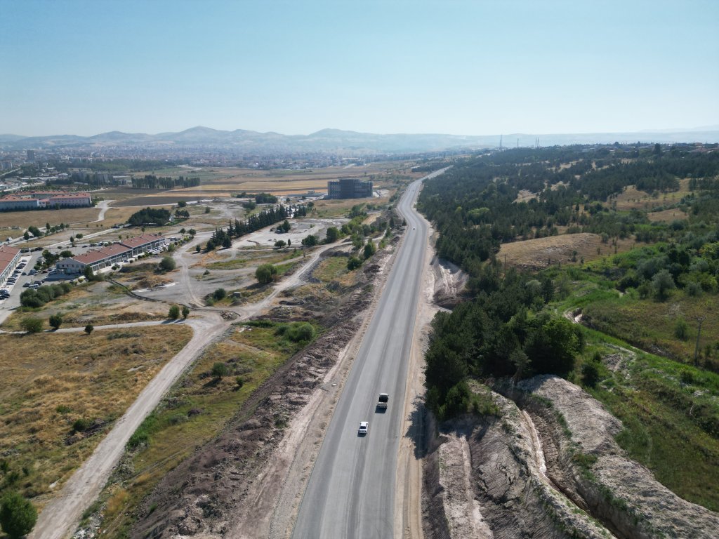 Belediye, Çorum’u yol ağlarıyla örmeye devam ediyor
