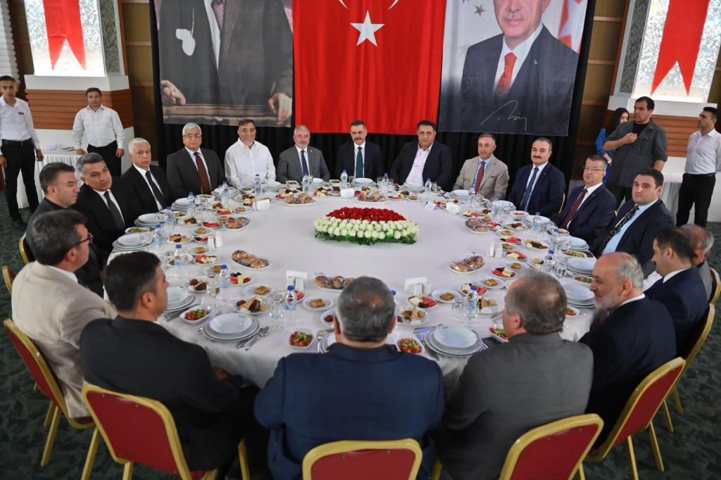 Vali Mustafa Çiftçi’ye veda yemeği 