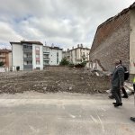 Belediye, yeni yollar için kamulaştırdığı yerleri yıkıyor