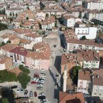 Belediye, yeni yollar için kamulaştırdığı yerleri yıkıyor