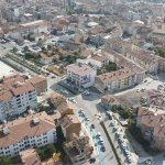 Belediye, yeni yollar için kamulaştırdığı yerleri yıkıyor