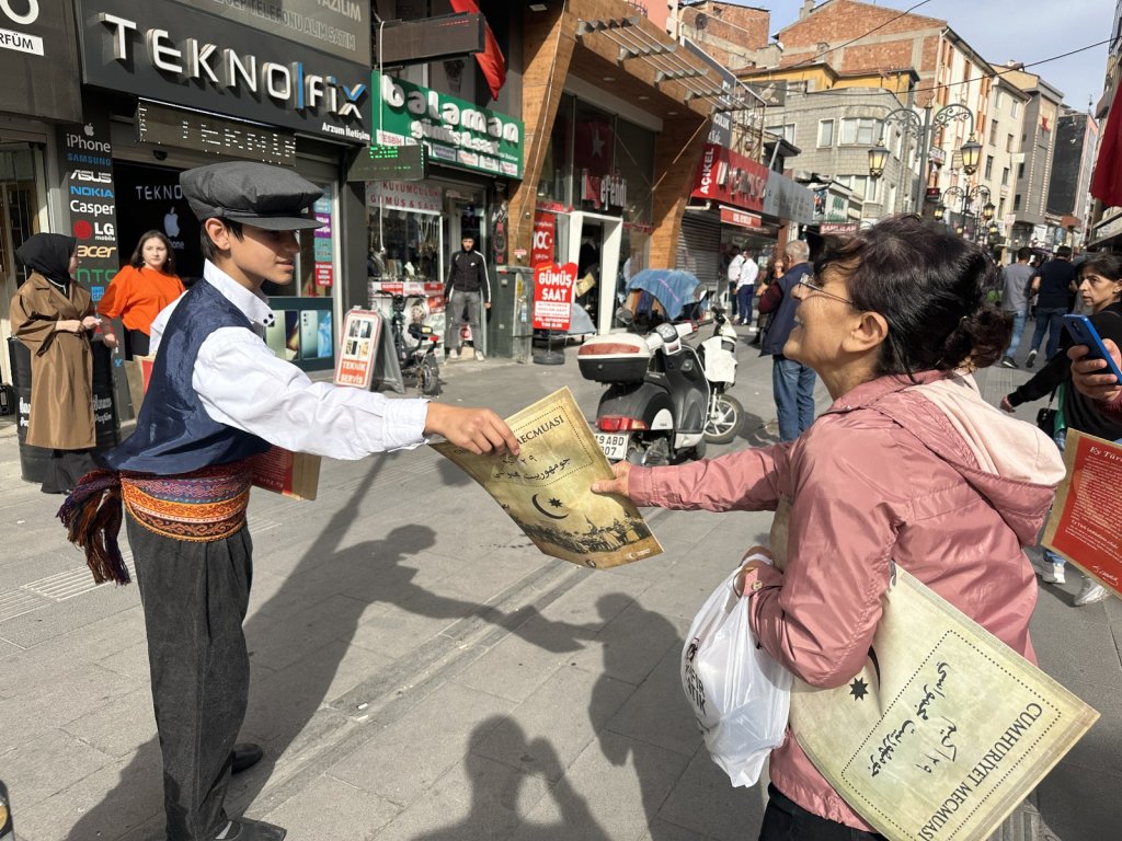 Belediye, “Cumhuriyet Mecmuası” dağıttı
