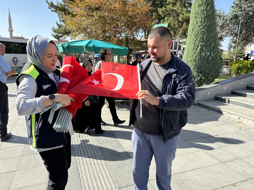 Belediye Çorum’u bayraklarla donatıyor