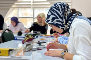 İhtisas atölyelerinde kadınlar meslek sahibi oluyor