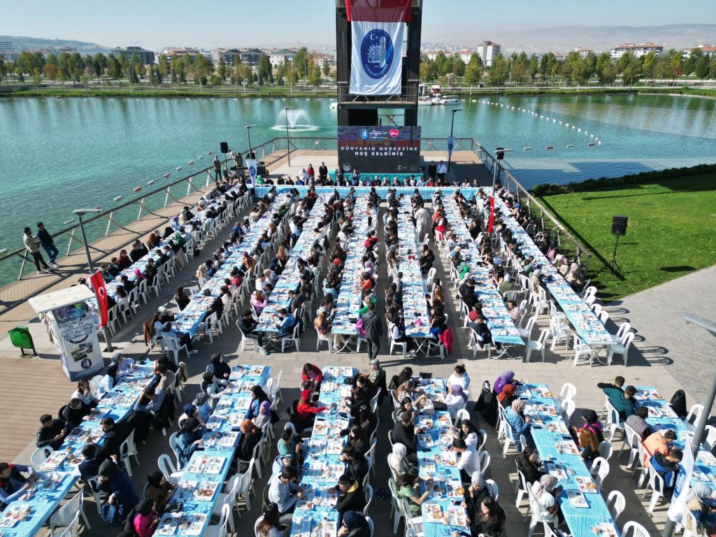 Üniversite öğrencilerine sıcak karşılama