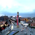 Saat kulesine kardeşlik bayrağı