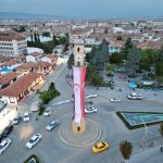 Saat kulesine kardeşlik bayrağı