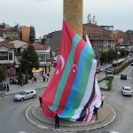 Saat kulesine kardeşlik bayrağı