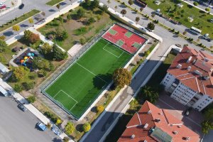 Semt sahaları yenilendi