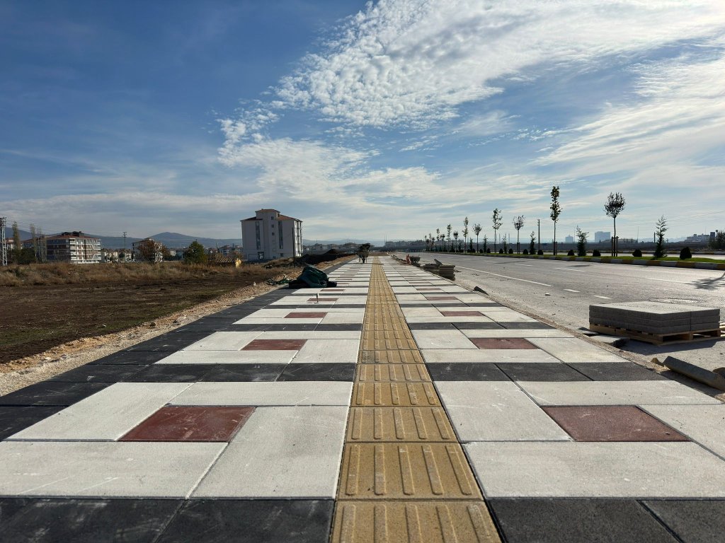 Belediye üretiyor, kaldırımlar güzelleşiyor 