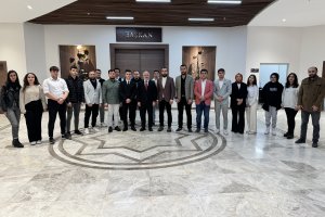 Gençler, Başkan Aşgın’ın öğretmenler gününü kutladı