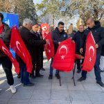 Belediyeden vatandaşlara Türk Bayrağı