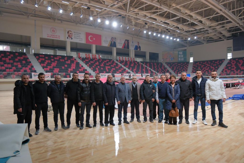 Yeni Spor Salonu iki şampiyona ile hizmete giriyor