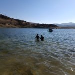 Barajda mahsur kalan traktör sürücünü itfaiye kurtardı 