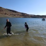 Barajda mahsur kalan traktör sürücünü itfaiye kurtardı 