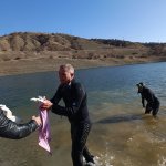 Barajda mahsur kalan traktör sürücünü itfaiye kurtardı 