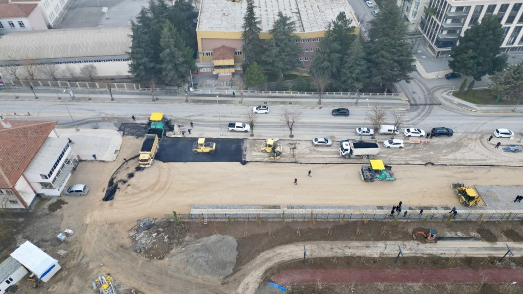 Belediyeden Yeni Millet Bahçesi yanına yol ve otopark