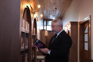 7/24 Kütüphanede son dokunuşlar 