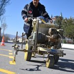 Otobüs durakları yol çizgileri ile belirleniyor