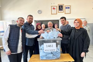 Başkan Aşgın ailesiyle birlikte oy kullandı 