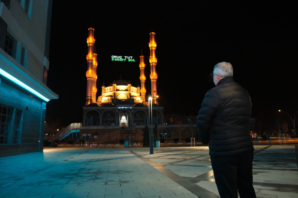 Belediyeden Akşemseddin Camisi’ne dijital mahya 