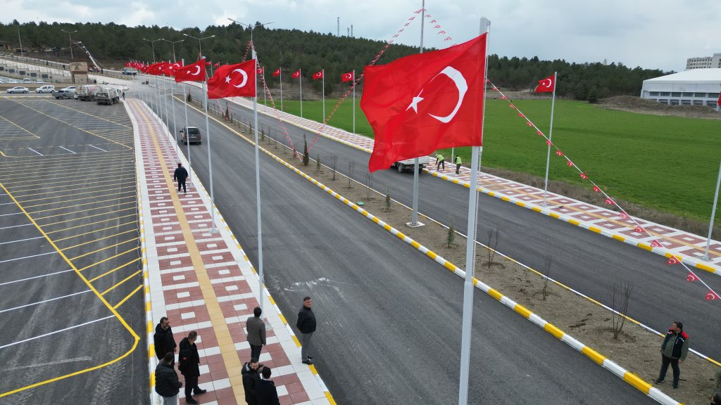 Şehitlik Caddesi Bayraklarla Donatıldı