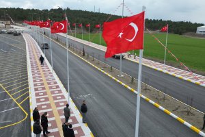 Şehitlik Caddesi Bayraklarla Donatıldı