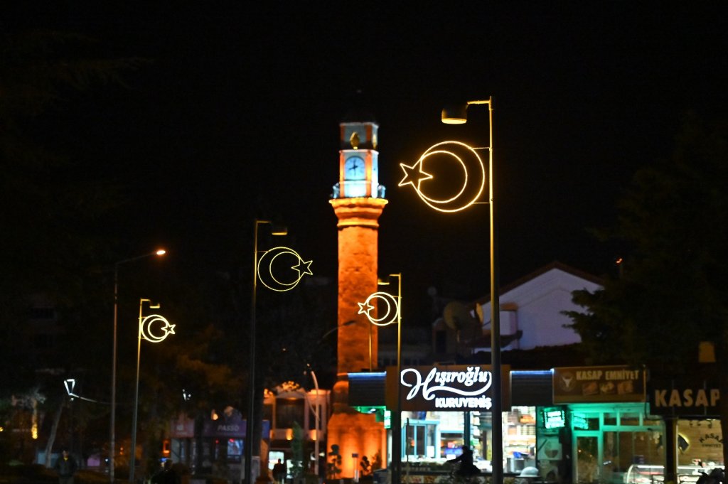 Tarihi Meydan’a “Ay-yıldız”lı Aydınlatma