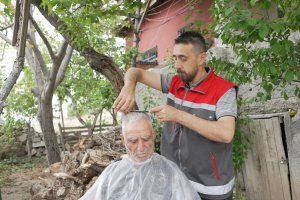 Yaşlılar için evde tıraş hizmeti 