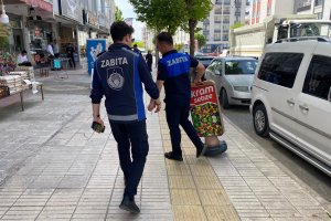 Belediye, kaldırım işgali yapan esnafı uyardı